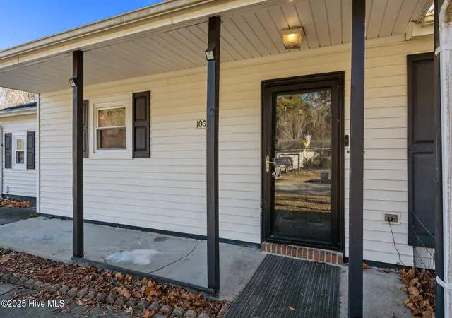Photo 4 of Single family home for sale at 1004 Springdale Dr, Jacksonville, NC 28540 | MLS# 100545401 | Listing updated on 2026-08-18