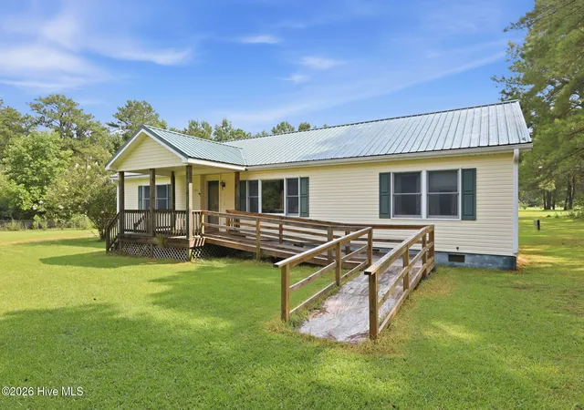 Photo 1 of Single family home for sale at 1800 Lee Landing Rd, New Bern, NC 28560 | MLS# 100593896 | Listing updated on 2026-09-19