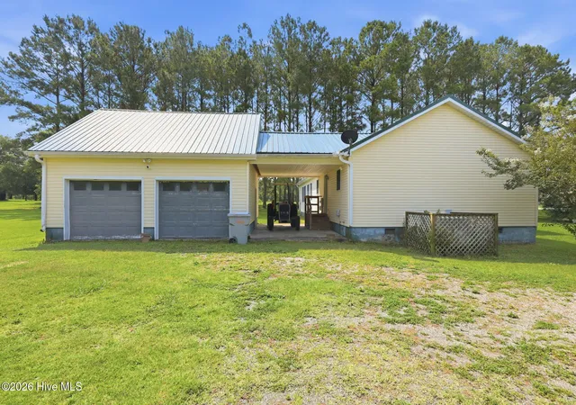 Photo 2 of Single family home for sale at 1800 Lee Landing Rd, New Bern, NC 28560 | MLS# 100593896 | Listing updated on 2026-09-19