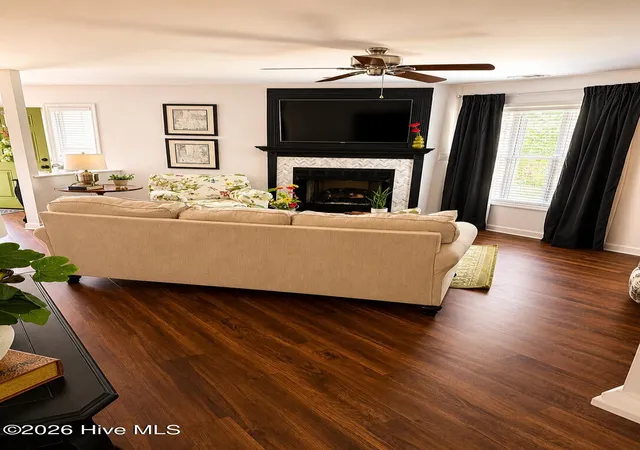4th image of 409 Commerce Ave, Morehead, NC 28557
