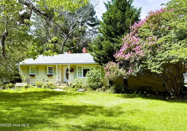 Photo 2 of Single family home for sale at 320 Aiken Rd, Southern Pines, NC 28387 | MLS# 100525485 | Listing updated on 2026-08-18