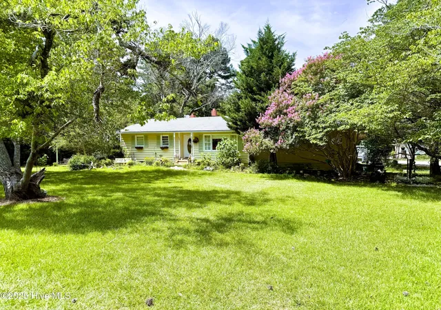 Photo 1 of Single family home for sale at 320 Aiken Rd, Southern Pines, NC 28387 | MLS# 100525485 | Listing updated on 2026-08-18