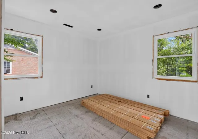 Photo 4 of Single family home for sale at 602 W Thurman Rd, New Bern, NC 28562 | MLS# 100594455 | Listing updated on 2026-08-18