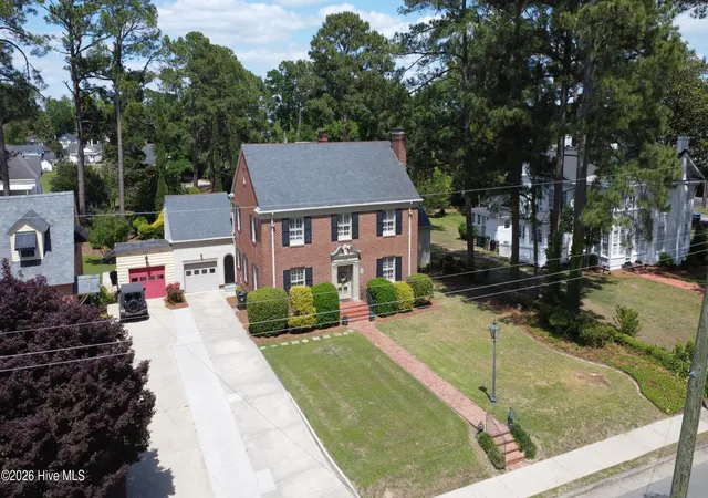 Homes for sale in Mount Olive, NC | 206 W James St, Mount Olive, NC 28365 | MLS# 100583060