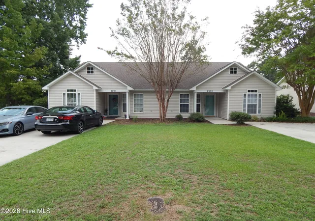 Townhouse for sale at 2901 Flintridge Dr, Greenville, NC 27834 | MLS# 100597098