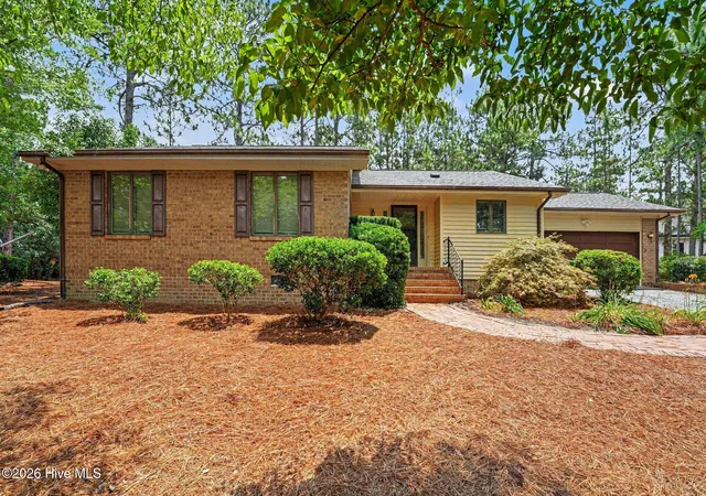 Homes for sale in Pinehurst, NC | 1555 Longleaf Dr E, Pinehurst, NC 28374 | MLS# 100585396