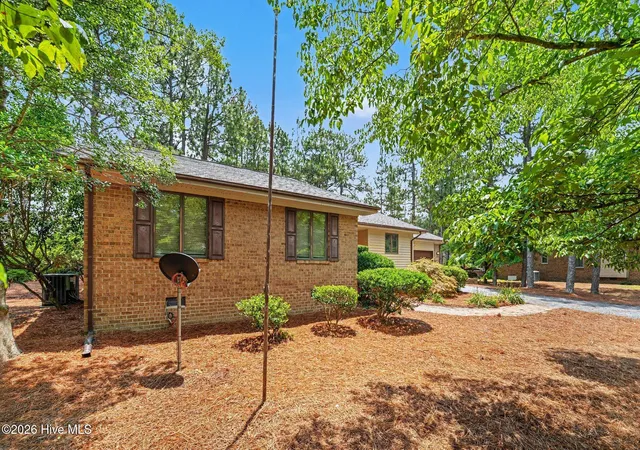Homes for sale in Pinehurst, NC | 1555 Longleaf Dr E, Pinehurst, NC 28374 | MLS# 100585396