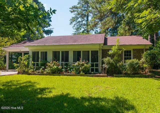 Photo 1 of Single family home for sale at 505 South St, Bayboro, NC 28515 | MLS# 100588938 | Listing updated on 2026-08-18