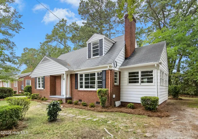 Photo 2 of Single family home for sale at 205 Hill St, Kinston, NC 28501 | MLS# 100577182 | Listing updated on 2026-09-04