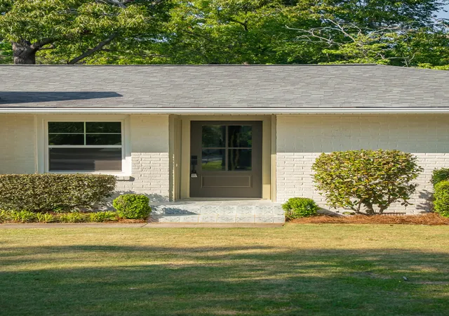 Photo 4 of Single family home for sale at 302 Barnard Ave, Aiken, SC 29801 | MLS# 98256269 | Listing updated on 2026-08-27