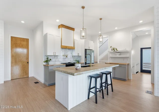 Photo 3 of Single family home for sale at 9202 River Rd, Wilmington, NC 28412 | MLS# 100589159 | Listing updated on 2026-10-20