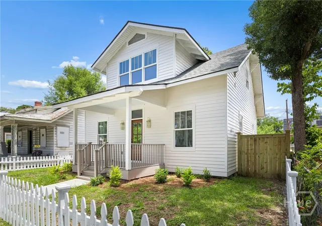 Photo 2 of Single family home for sale at 104 W 41st Street, Savannah, GA 31401 | MLS# SA358651 | Listing updated on 2026-08-18