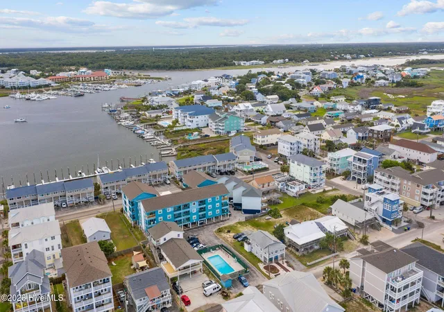 2nd image of 1404 Canal Dr, Carolina Beach, NC 28428