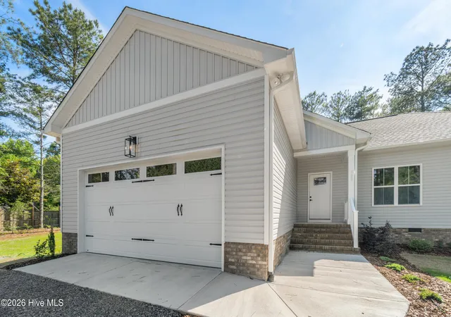Photo 3 of Single family home for sale at 185 Shagbark Ct, West End, NC 27376 | MLS# 100590972 | Listing updated on 2026-08-18