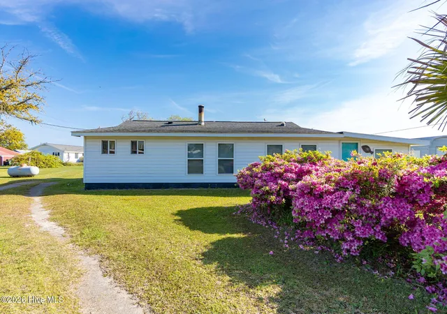 3rd image of 187 Mullens Dr, Harkers Island, NC 28531 | MLS# 100570256