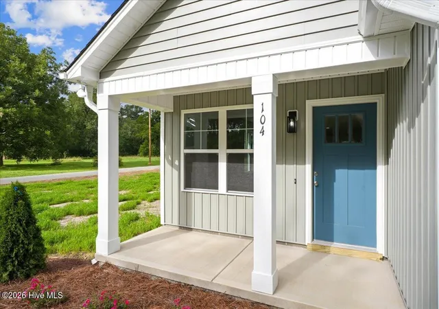 Photo 2 of Single family home for sale at 104 Lee St, Roseboro, NC 28382 | MLS# 100595321 | Listing updated on 2026-08-18