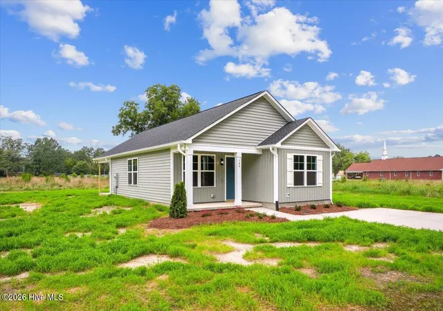 Photo 3 of Single family home for sale at 104 Lee St, Roseboro, NC 28382 | MLS# 100595321 | Listing updated on 2026-08-18