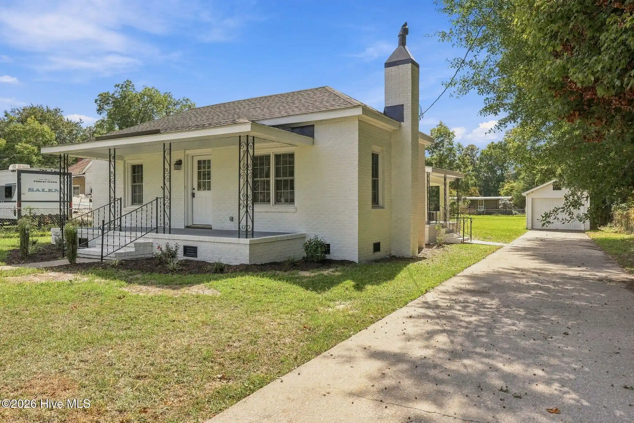 Photo 1 of Single family home for sale at 402 N Front St, Hamilton, NC 27840 | MLS# 100604093 | Listing updated on 2026-10-28
