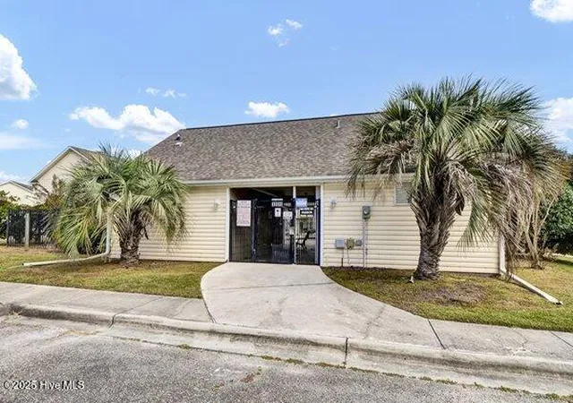 Homes for sale in Wilmington, NC | 4615 Mcclelland Drive, Wilmington, NC 28405 | Houzeo