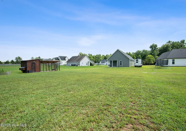 Photo 3 of Single family home for sale at 211 Deer Hvn Dr, Richlands, NC 28574 | MLS# 100588327 | Listing updated on 2026-10-05