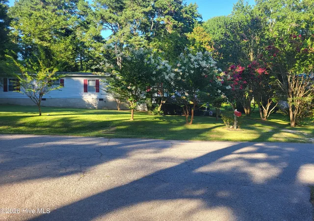 Photo 4 of Manufactured home for sale at 716 Pinecrest St, Carthage, NC 28327 | MLS# 100551099 | Listing updated on 2026-08-18
