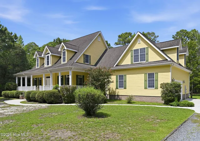 Photo 4 of Single family home for sale at 303 Creekview Dr, Hampstead, NC 28443 | MLS# 100592676 | Listing updated on 2026-10-09