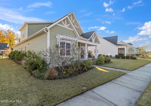 Photo 3 of Single family home for sale at 513 Oneida Lake Rd, Wilmington, NC 28401 | MLS# 100564187 | Listing updated on 2026-08-29