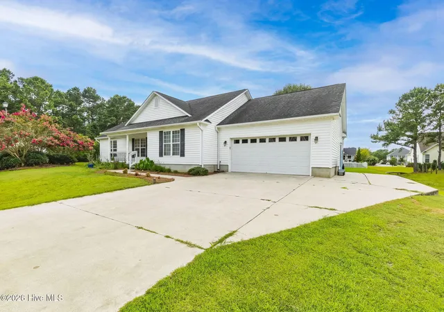 Photo 3 of Single family home for sale at 301 Ransom Brk Ct, Beaufort, NC 28516 | MLS# 100589627 | Listing updated on 2026-08-18
