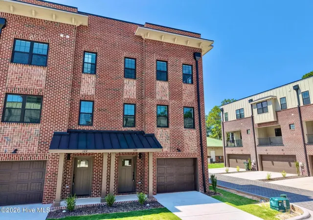 Photo 2 of Townhouse for sale at 120 Lexington Ln, Southern Pines, NC 28387 | MLS# 100600005 | Listing updated on 2026-08-30