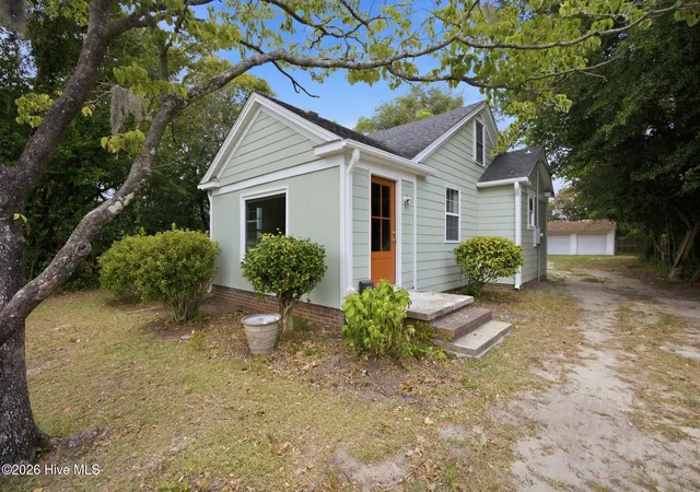 Photo 1 of Single family home for sale at 2113 Princess Pl Dr, Wilmington, NC 28405 | MLS# 100588962 | Listing updated on 2026-09-18