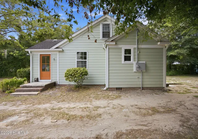 Photo 2 of Single family home for sale at 2113 Princess Pl Dr, Wilmington, NC 28405 | MLS# 100588962 | Listing updated on 2026-09-18