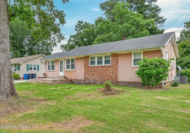 image of 12 Barksdale Dr, Jacksonville, NC 28540 | MLS# 100574339