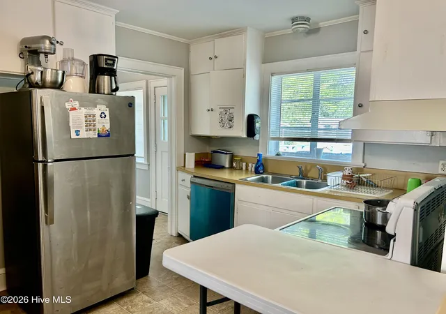 Photo 2 of Single family home for sale at 911 Atkinson St, Laurinburg, NC 28352 | MLS# 100592046 | Listing updated on 2026-08-18