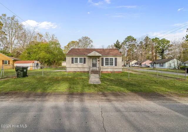 Homes for sale in Mount Olive, NC | 302 S Johnson St, Mount Olive, NC 28365 | MLS# 100562377