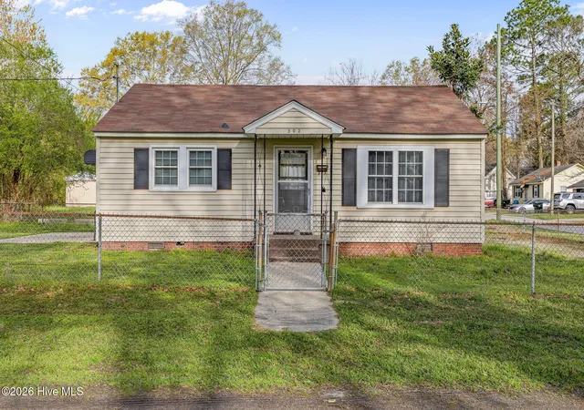 Homes for sale in Mount Olive, NC | 302 S Johnson St, Mount Olive, NC 28365 | MLS# 100562377