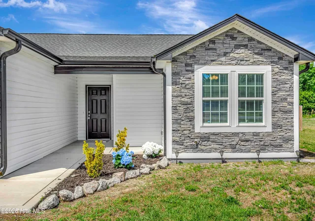 Photo 5 of Single family home for sale at 4890 W Nc 72 Hwy, Lumberton, NC 28360 | MLS# 100576413 | Listing updated on 2026-08-28