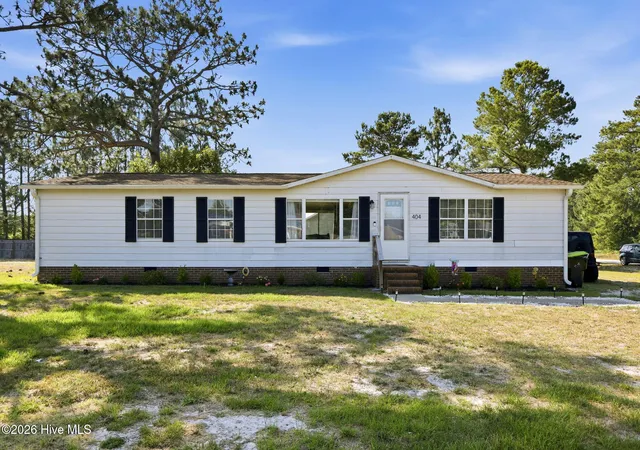 Homes for sale in Hubert, NC | 404 Oregon Trl, Hubert, NC 28539 | MLS# 100582830