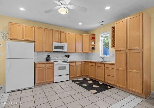 5th image of 412 Wild Cherry Ln, Emerald Isle, NC 28594 | MLS# 100593198
