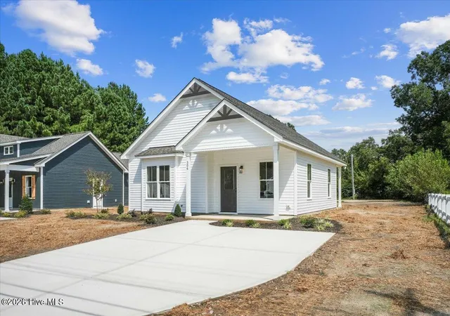 Photo 2 of Single family home for sale at 306 S Sycamore St, Fremont, NC 27830 | MLS# 100597010 | Listing updated on 2026-08-18