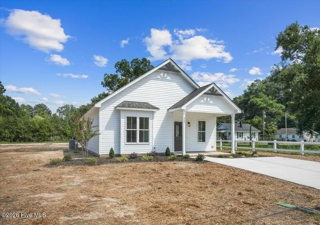 Photo 3 of Single family home for sale at 306 S Sycamore St, Fremont, NC 27830 | MLS# 100597010 | Listing updated on 2026-08-18