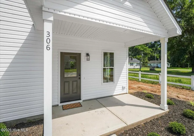 Photo 4 of Single family home for sale at 306 S Sycamore St, Fremont, NC 27830 | MLS# 100597010 | Listing updated on 2026-08-18