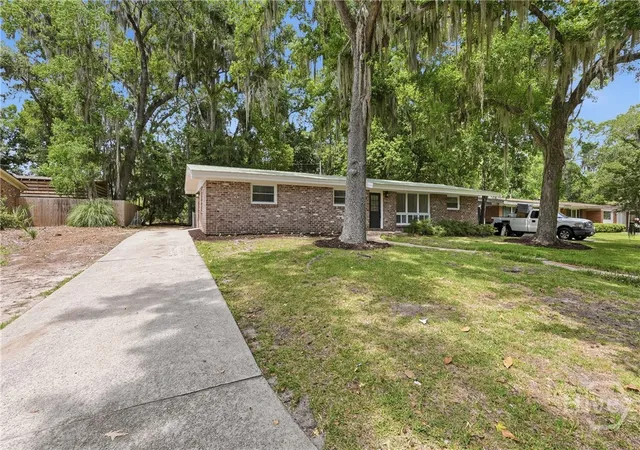 Homes for sale in Savannah, GA | 318 Briarcliff Cir, Savannah, GA 31419 | MLS# SA356729