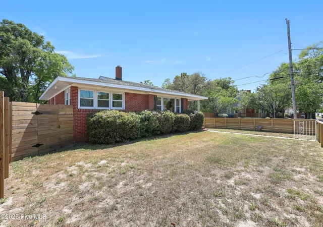 Photo 2 of Single family home for sale at 402 Southern Blvd, Wilmington, NC 28401 | MLS# 100567832 | Listing updated on 2026-09-11