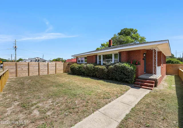 Photo 3 of Single family home for sale at 402 Southern Blvd, Wilmington, NC 28401 | MLS# 100567832 | Listing updated on 2026-09-11