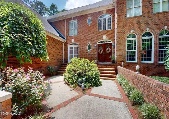 Photo 4 of Single family home for sale at 421 Dogwood Trl, Goldsboro, NC 27534 | MLS# 100560618 | Listing updated on 2026-10-01