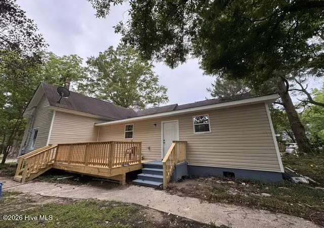 Homes for sale in Mount Olive, NC | 211 E Williamson St, Mount Olive, NC 28365 | MLS# 100577741