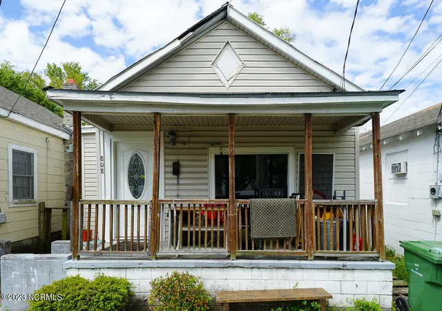 Photo 1 of Single family home for sale at 808 S 9th Street, Wilmington, NC 28401 | MLS# 100579949 | Listing updated on 2026-08-18