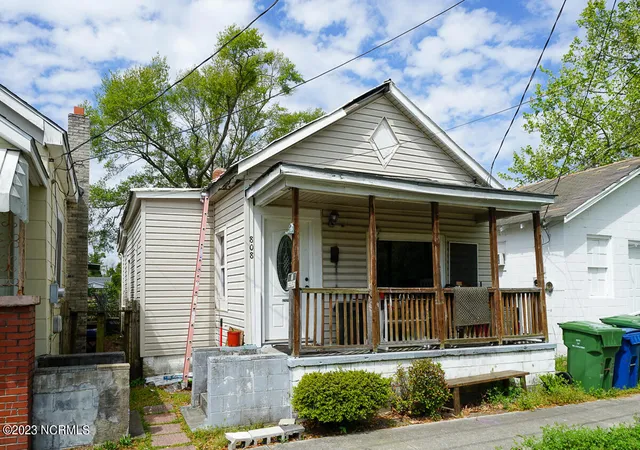 Photo 2 of Single family home for sale at 808 S 9th Street, Wilmington, NC 28401 | MLS# 100579949 | Listing updated on 2026-08-18