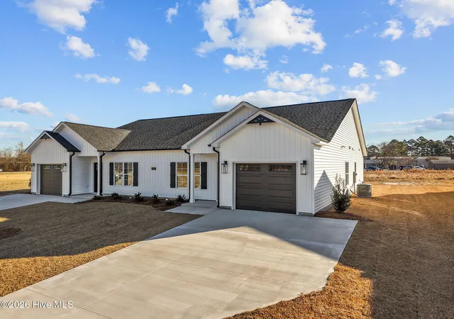 Homes for sale in Greenville, NC | 117 Lady O Dr #B, Greenville, NC 27834 | MLS# 100544650