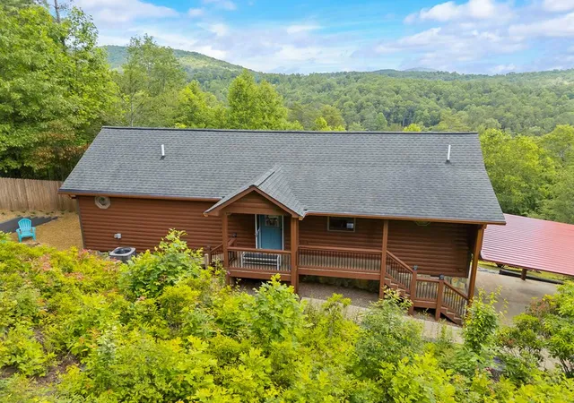 Photo 2 of Single family home for sale at 815 Smokey Holw Dr, Murphy, NC 28906 | MLS# 98543036 | Listing updated on 2026-08-31